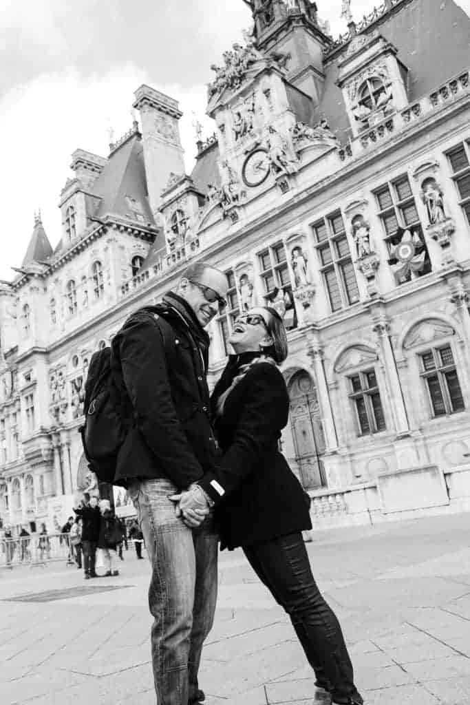 couples travel together in Paris