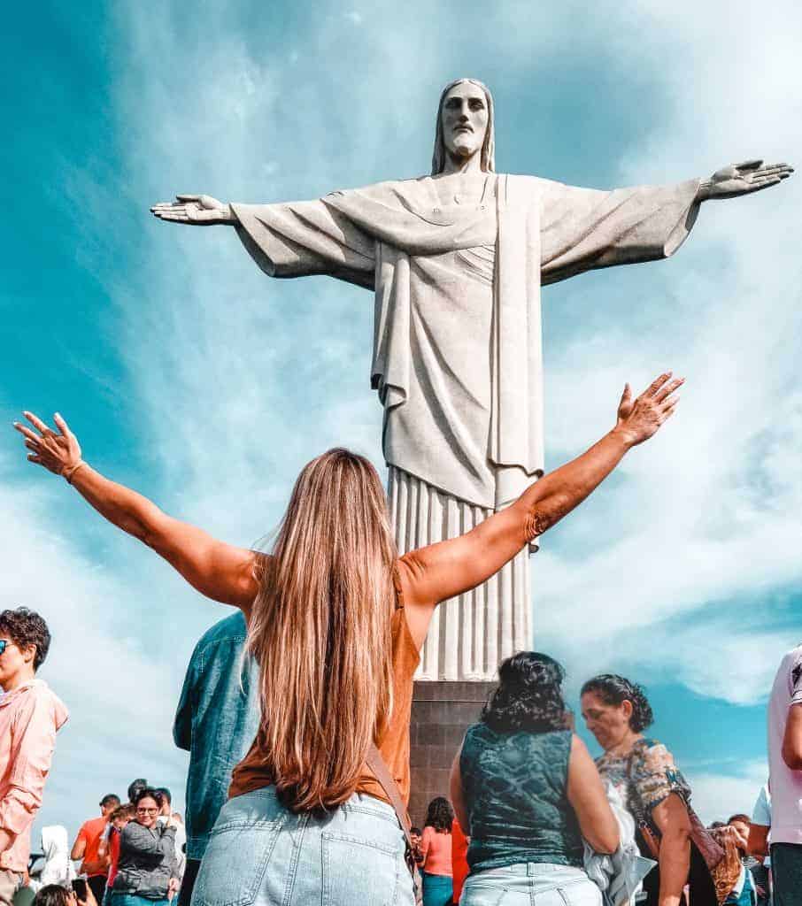 In this ultimate guide of Rio de Janeiro, I will explain why I am passionate about Rio. I also hope to help you plan a perfect visit to the Cidade Maravilhosa (The Marvelous City) as we Brazilian people call it.