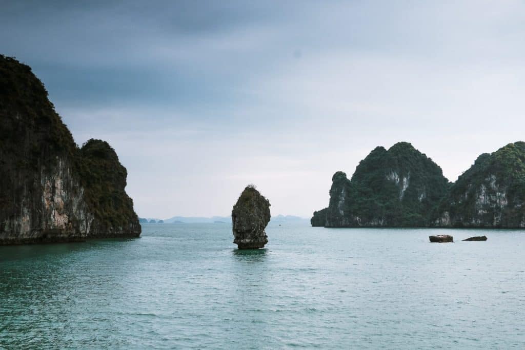 halong bay cruise solo